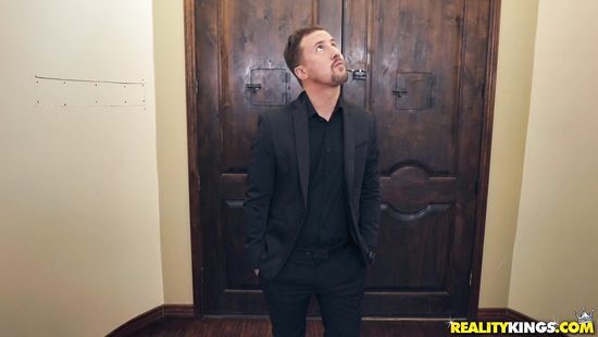 Лесбийские БДСМ игры перешли в тройничок с гостем