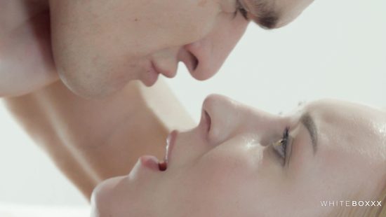 Тёлочка любит когда её бритую киску вылизывает новый бойфренд