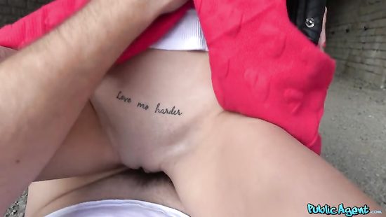 Вышла из дома без трусов и неожиданно подзаработала