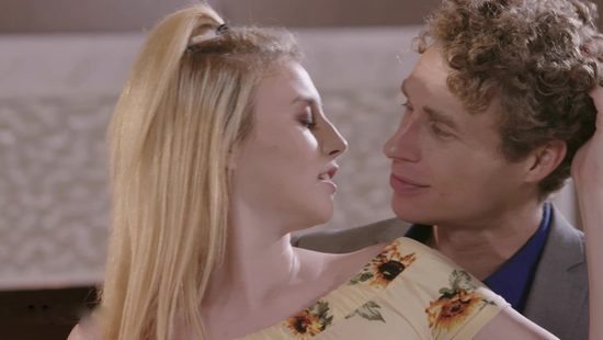 Супруг порадовал любимую нежным кунилингусом