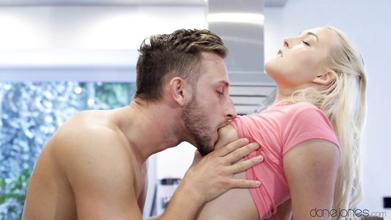 Молодожены протестировали новую кухню на прочность